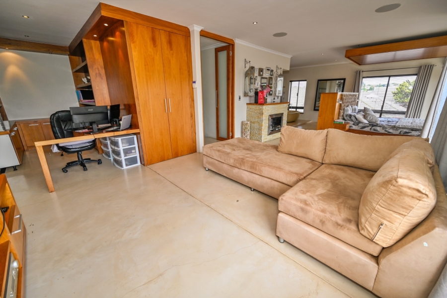 5 Bedroom Property for Sale in Vierlanden Western Cape